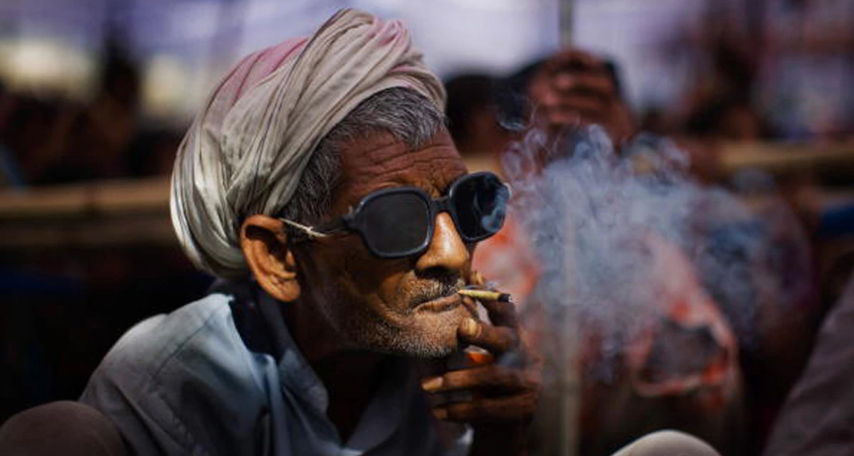 तंबाकू की जकड़न: सिर्फ इच्छाशक्ति नहीं, कमजोर स्वास्थ्य ढांचा भी बना 130 करोड़ लोगों की राह में रोड़ा